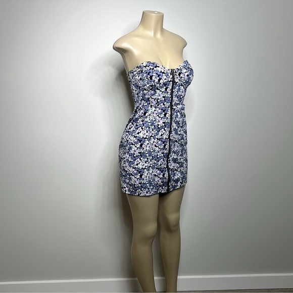 Divided Blue and White Floral Strapless Dress - Picture 7 of 12